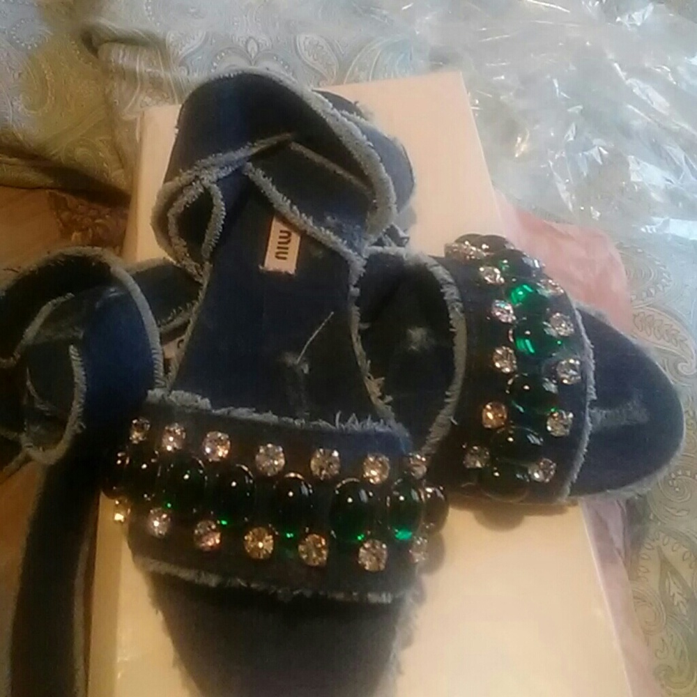 Shoes - Picture 5 of 7